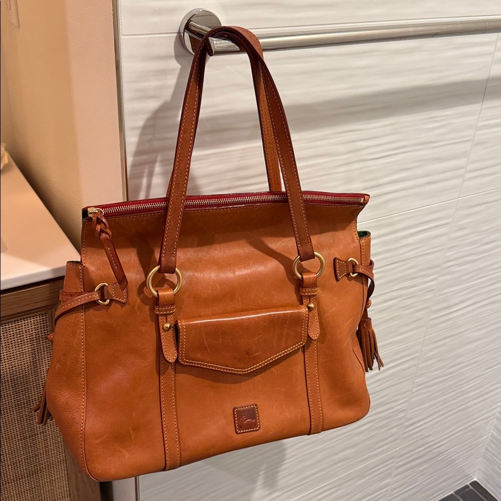 Elegant Tan Leather Tote Bag - Picture 3 of 7